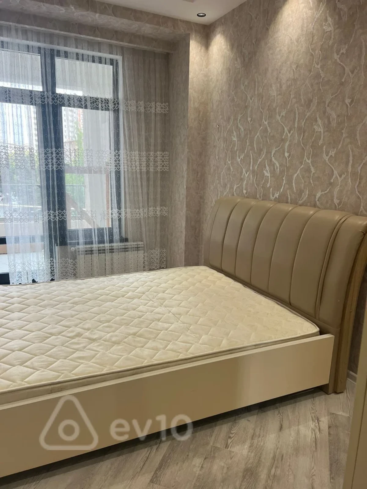 Kirayə verilir 2 otaqlı yeni tikili 65 m²