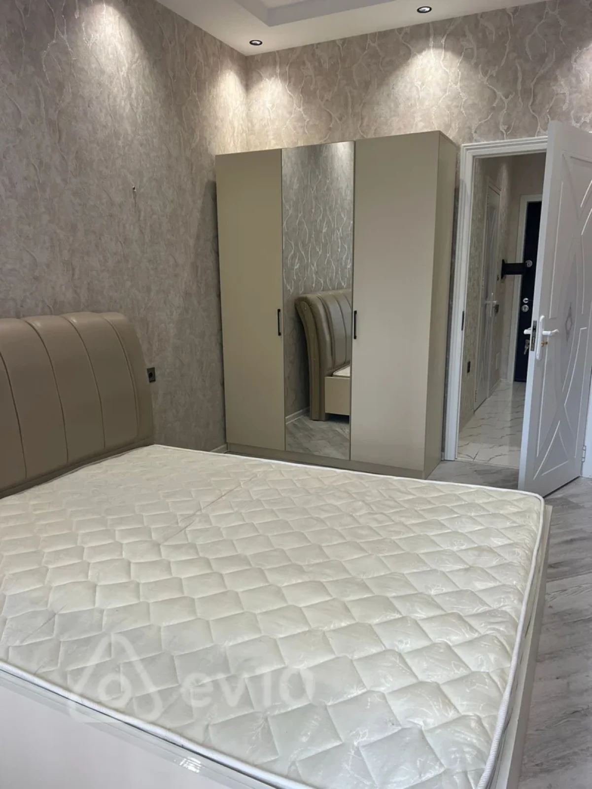 Kirayə verilir 2 otaqlı yeni tikili 65 m²