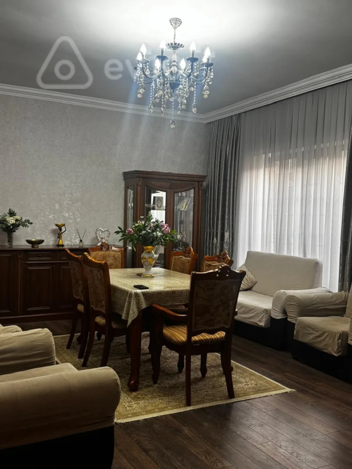 Satılır 5 otaqlı həyət evi 180 m²