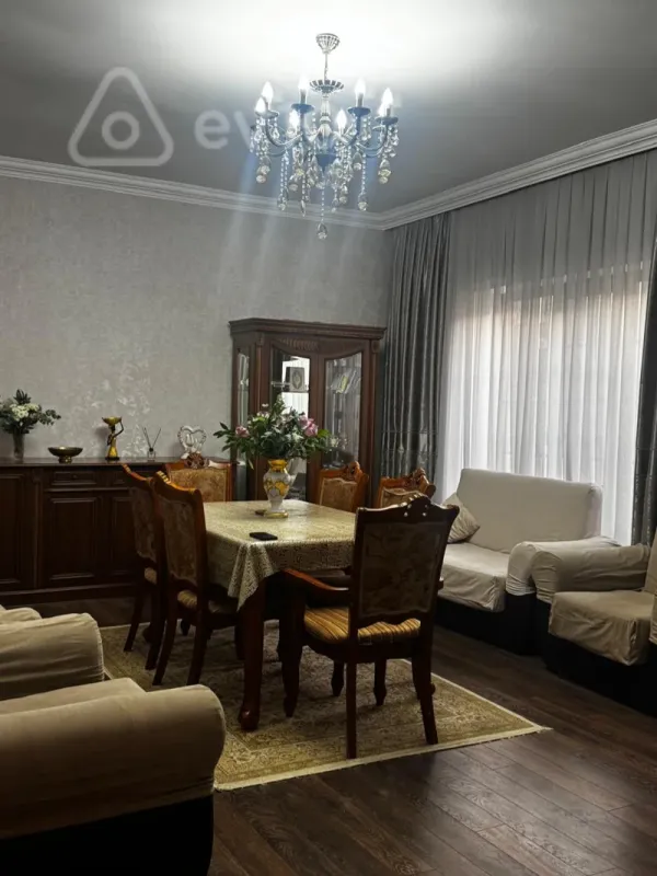 Satılır 5 otaqlı həyət evi 180 m²