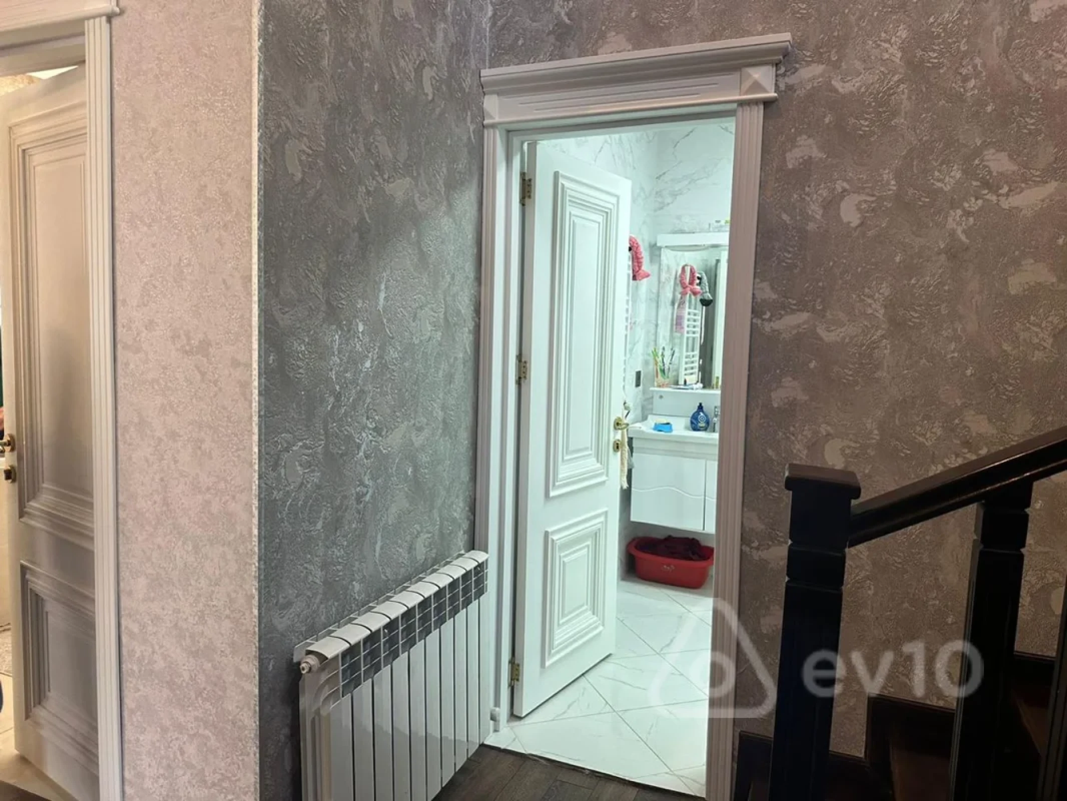 Satılır 5 otaqlı həyət evi 180 m²