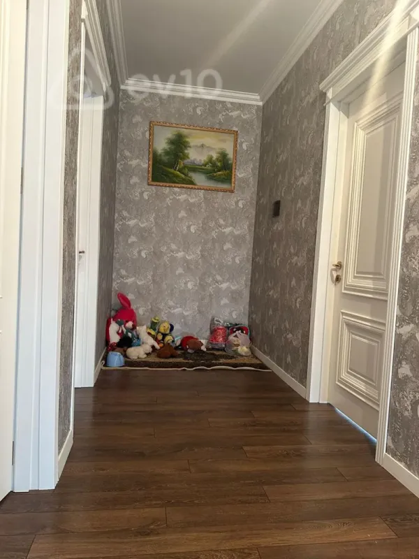 Satılır 5 otaqlı həyət evi 180 m²