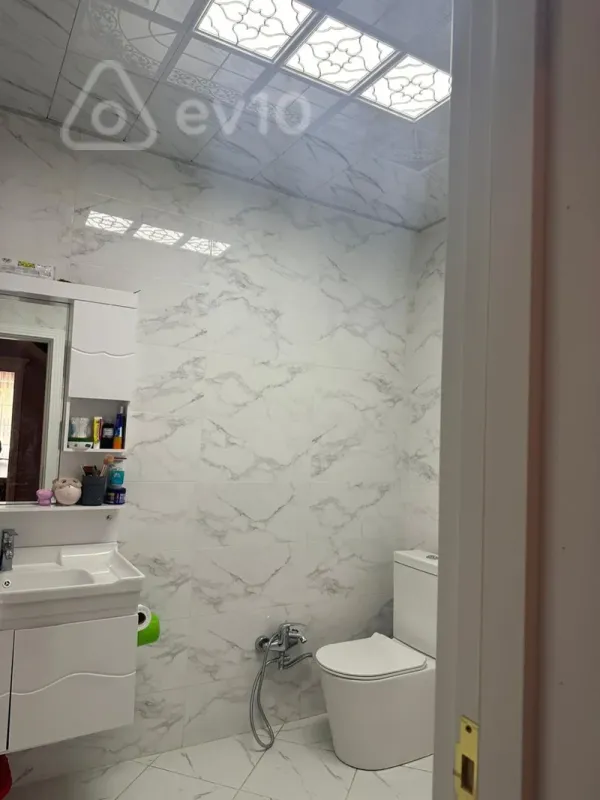 Satılır 5 otaqlı həyət evi 180 m²