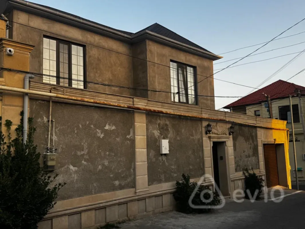 Satılır 5 otaqlı həyət evi 180 m²