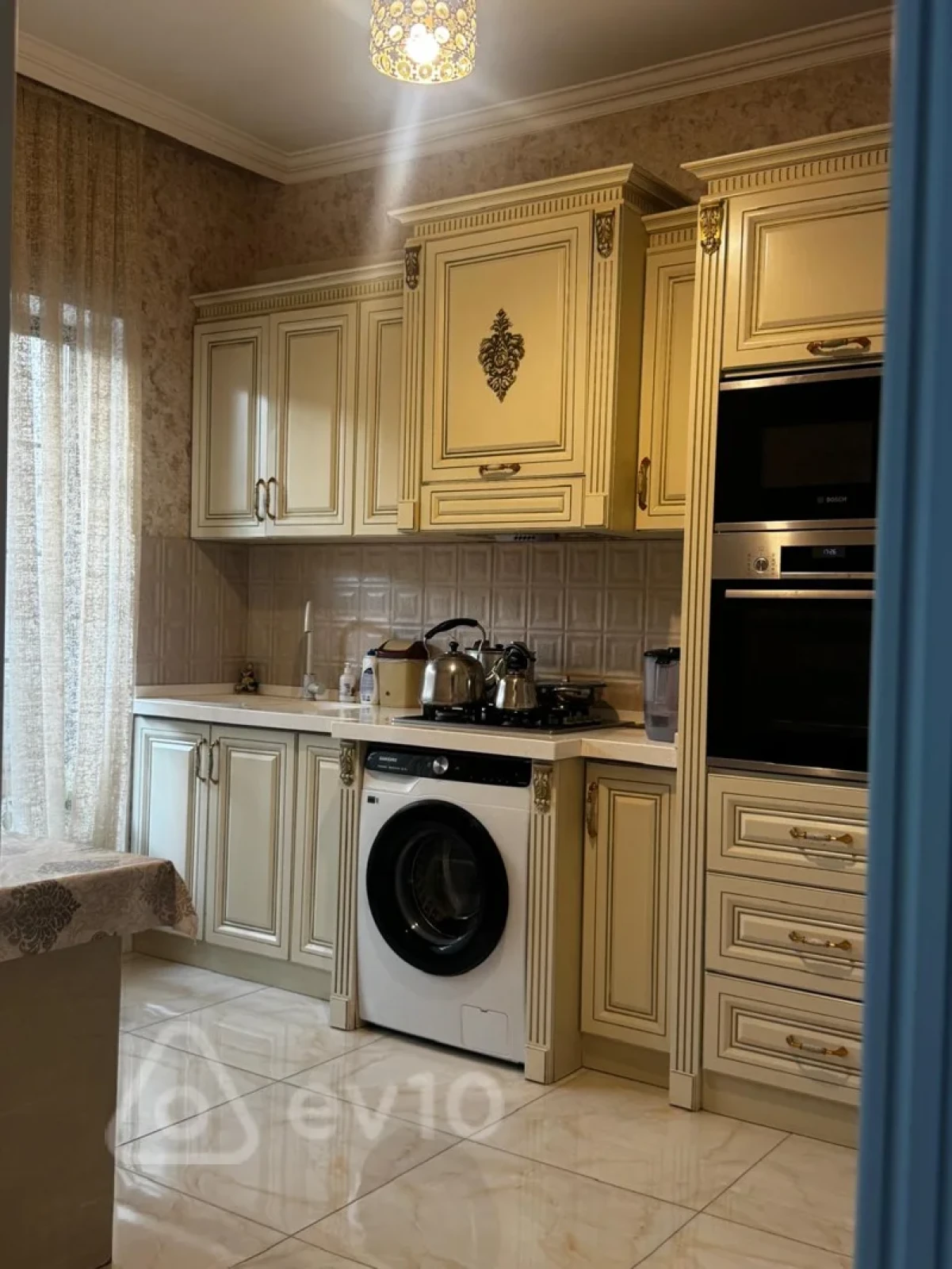 Satılır 5 otaqlı həyət evi 180 m²