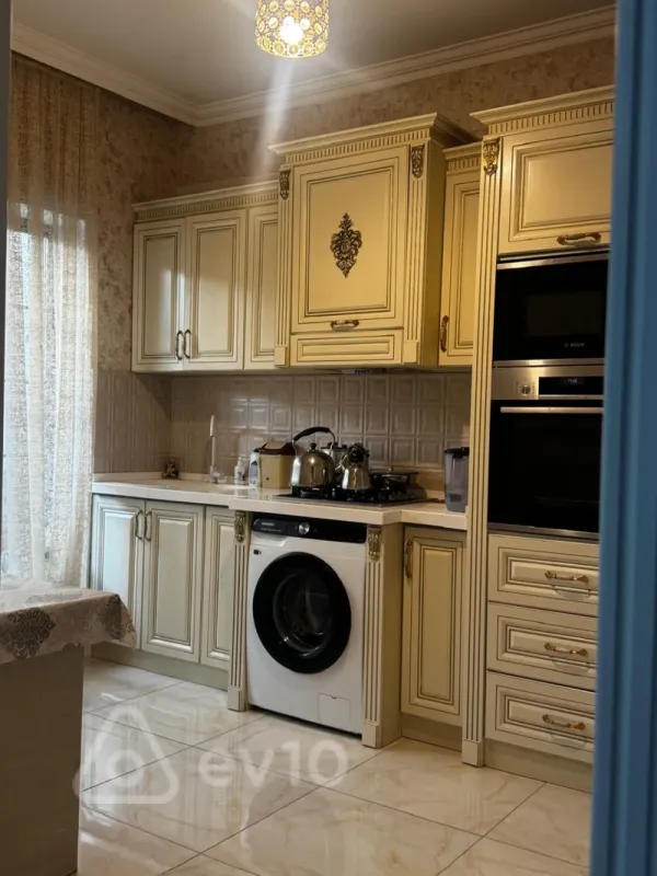 Satılır 5 otaqlı həyət evi 180 m²