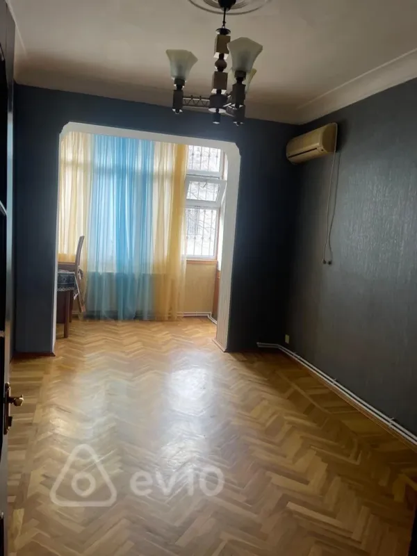 Kirayə verilir 3 otaqlı köhnə tikili 80 m²