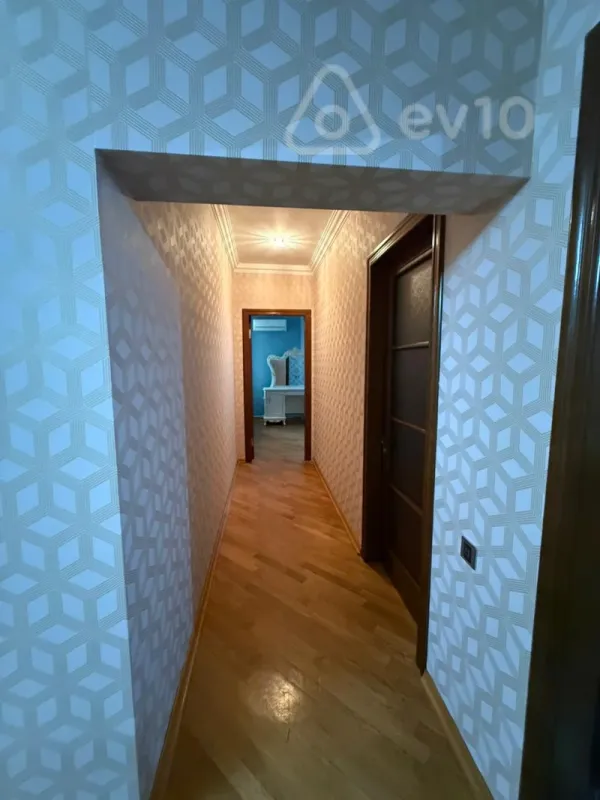 Kirayə verilir 2 otaqlı yeni tikili 130 m²