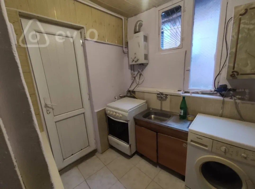 Kirayə verilir 2 otaqlı köhnə tikili 50 m²