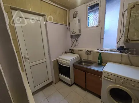Kirayə verilir 2 otaqlı köhnə tikili 50 m²