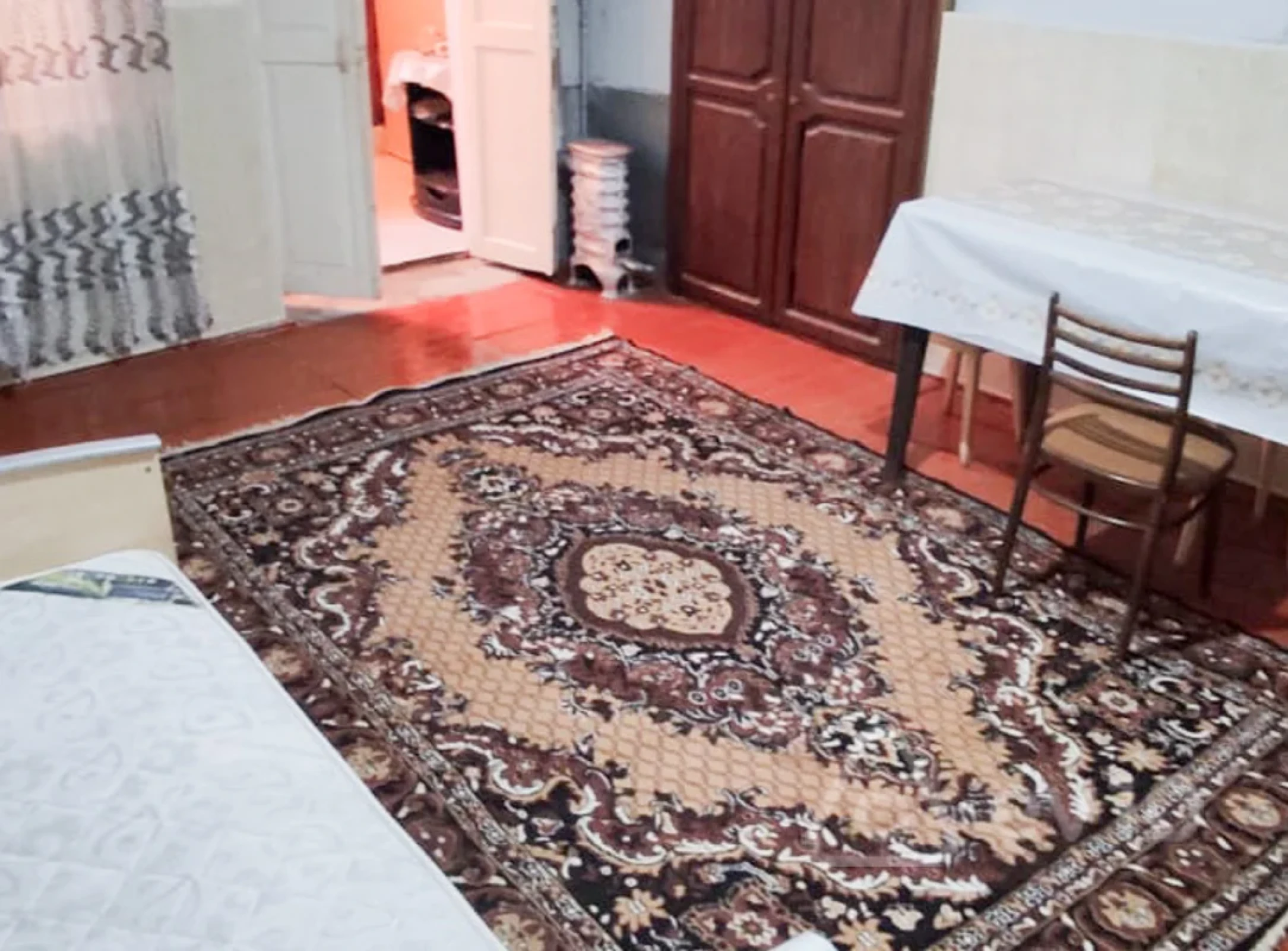 Kirayə verilir 2 otaqlı köhnə tikili 50 m²