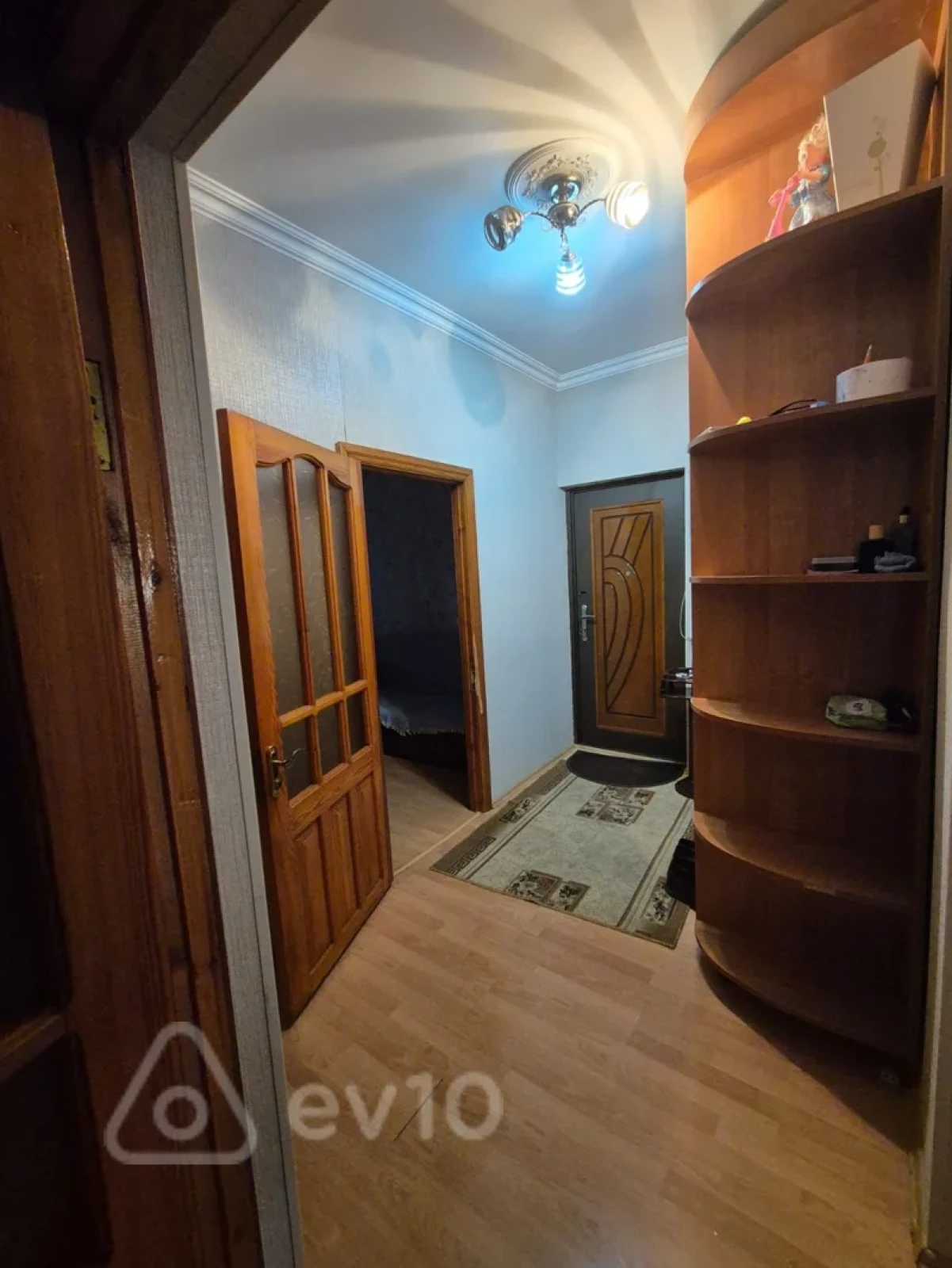 Satılır 4 otaqlı köhnə tikili 90 m²