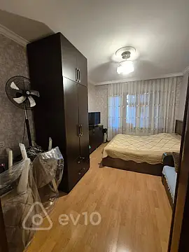 Satılır 4 otaqlı köhnə tikili 90 m²