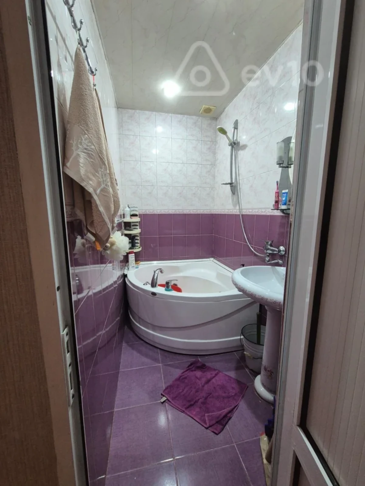 Satılır 4 otaqlı köhnə tikili 90 m²