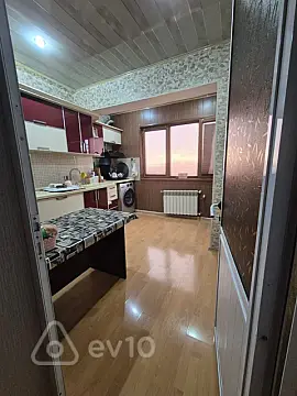 Satılır 4 otaqlı köhnə tikili 90 m²