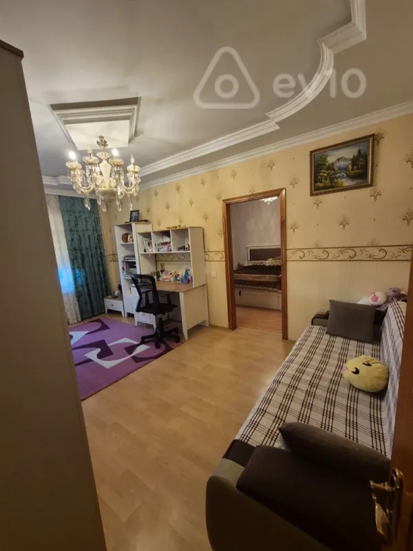Satılır 4 otaqlı köhnə tikili 90 m²