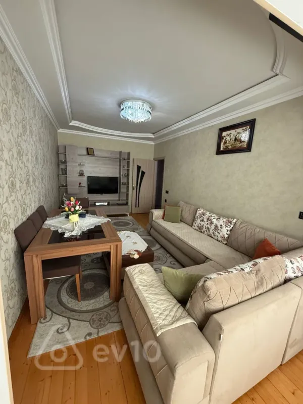 Satılır 4 otaqlı köhnə tikili 100 m²