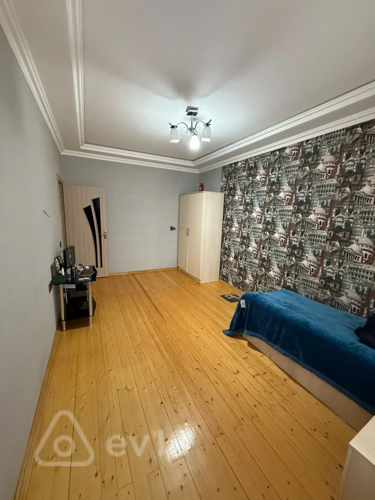 Satılır 4 otaqlı köhnə tikili 100 m²