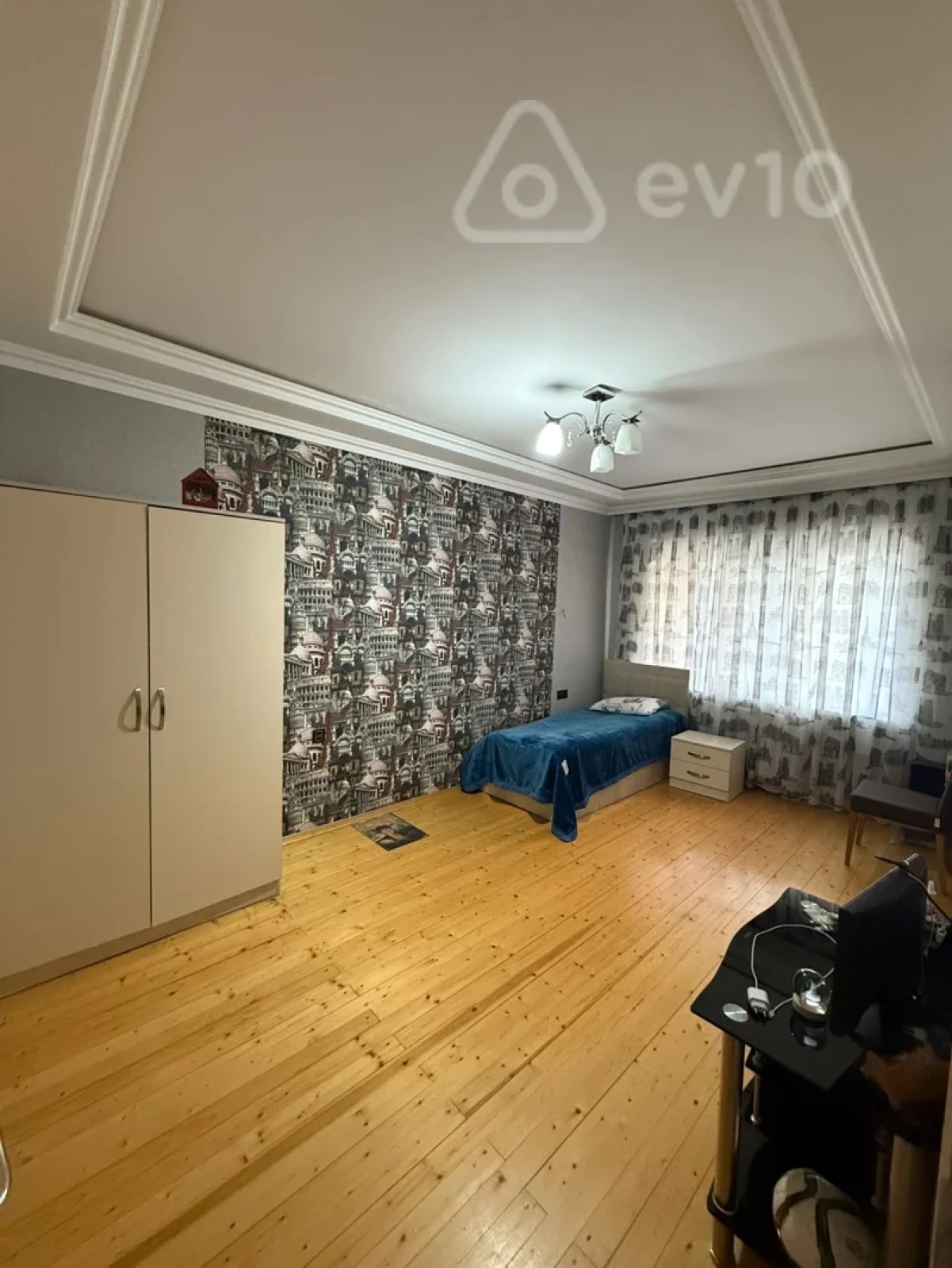 Satılır 4 otaqlı köhnə tikili 100 m²