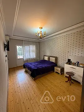 Satılır 4 otaqlı köhnə tikili 100 m²