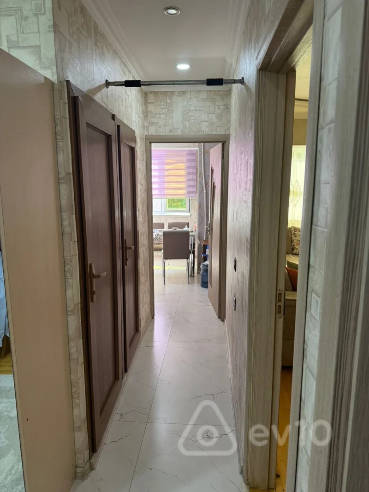 Satılır 4 otaqlı köhnə tikili 100 m²