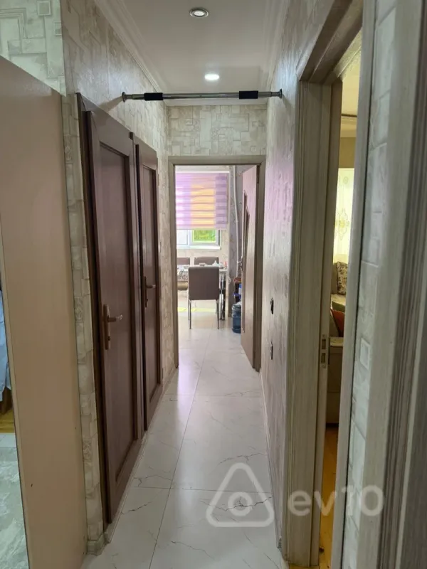 Satılır 4 otaqlı köhnə tikili 100 m²