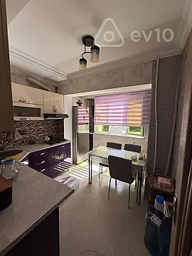 Satılır 4 otaqlı köhnə tikili 100 m²