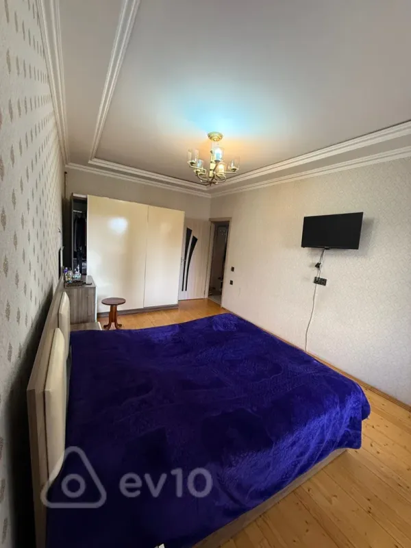 Satılır 4 otaqlı köhnə tikili 100 m²