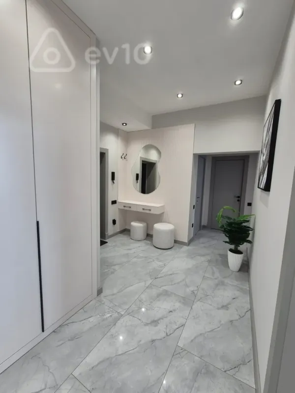 Kirayə verilir 3 otaqlı yeni tikili 90 m²