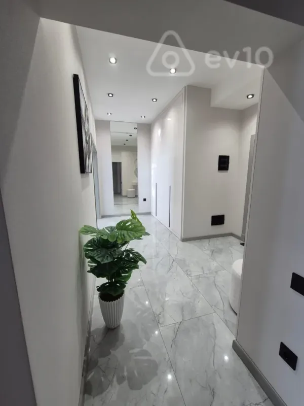 Kirayə verilir 3 otaqlı yeni tikili 90 m²