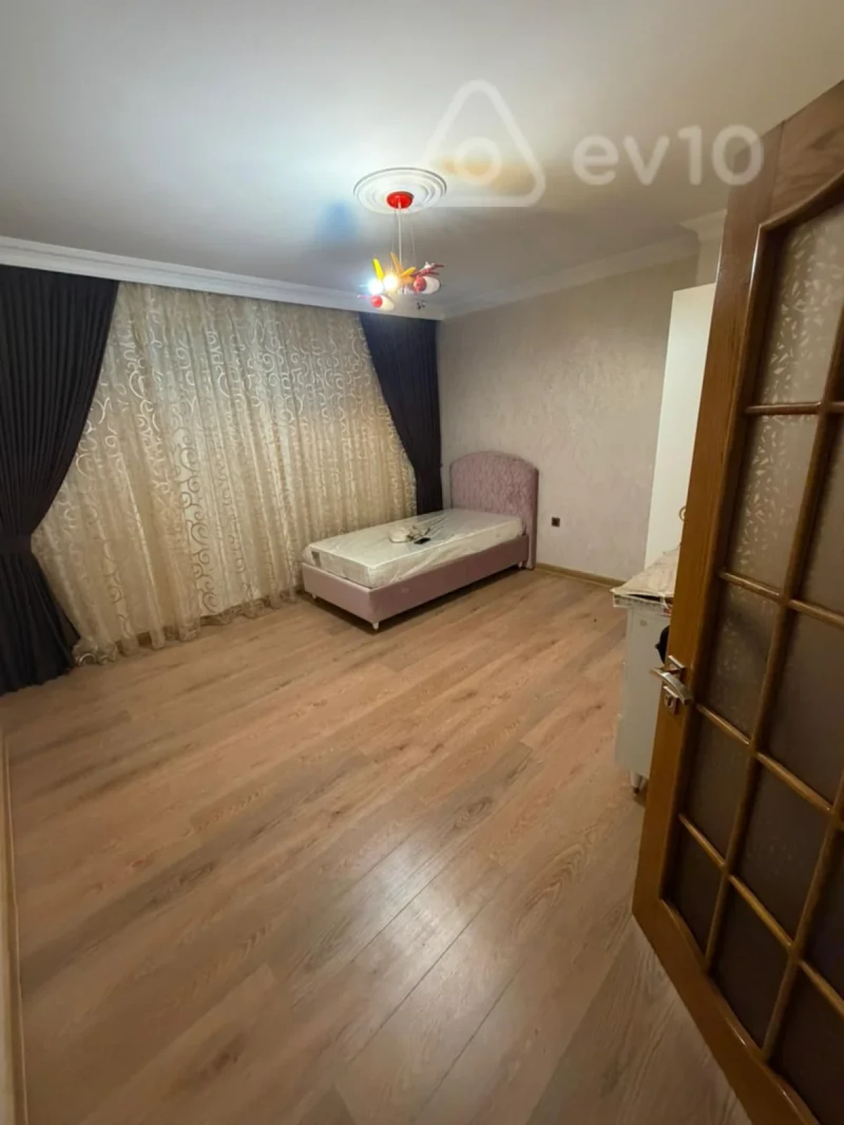 Kirayə verilir 3 otaqlı yeni tikili 125 m²