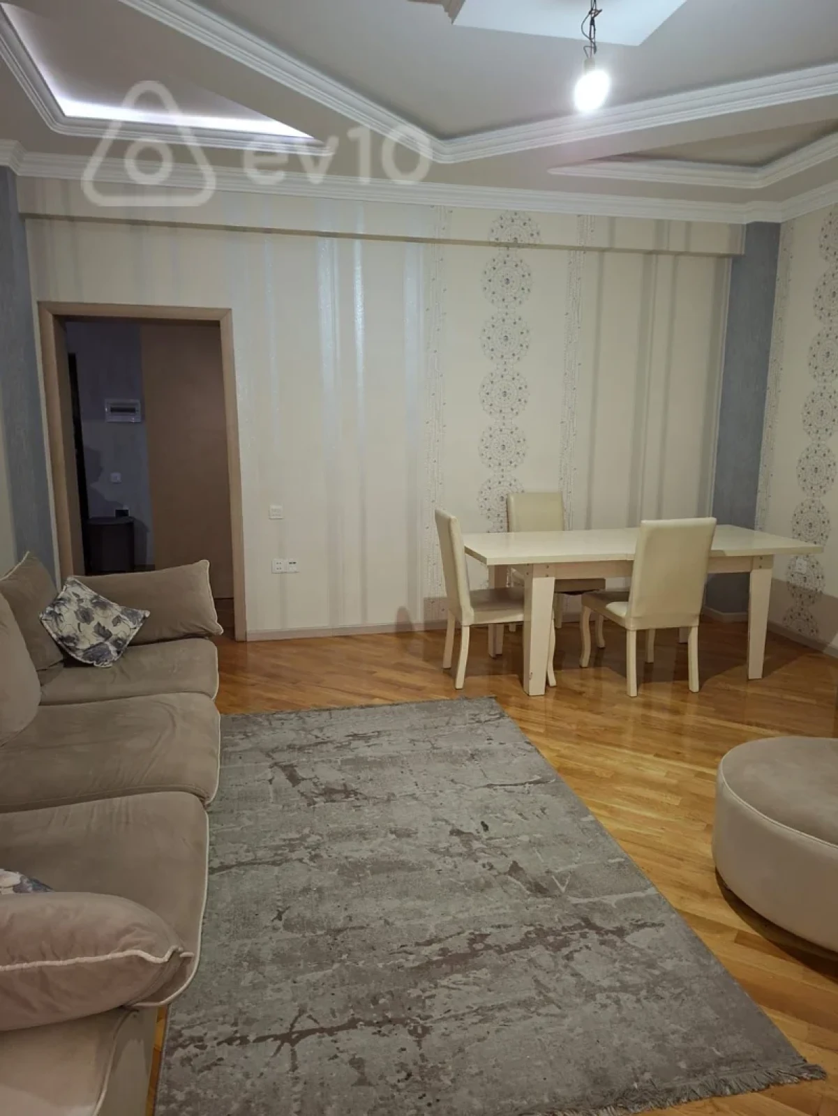 Kirayə verilir 2 otaqlı yeni tikili 78 m²