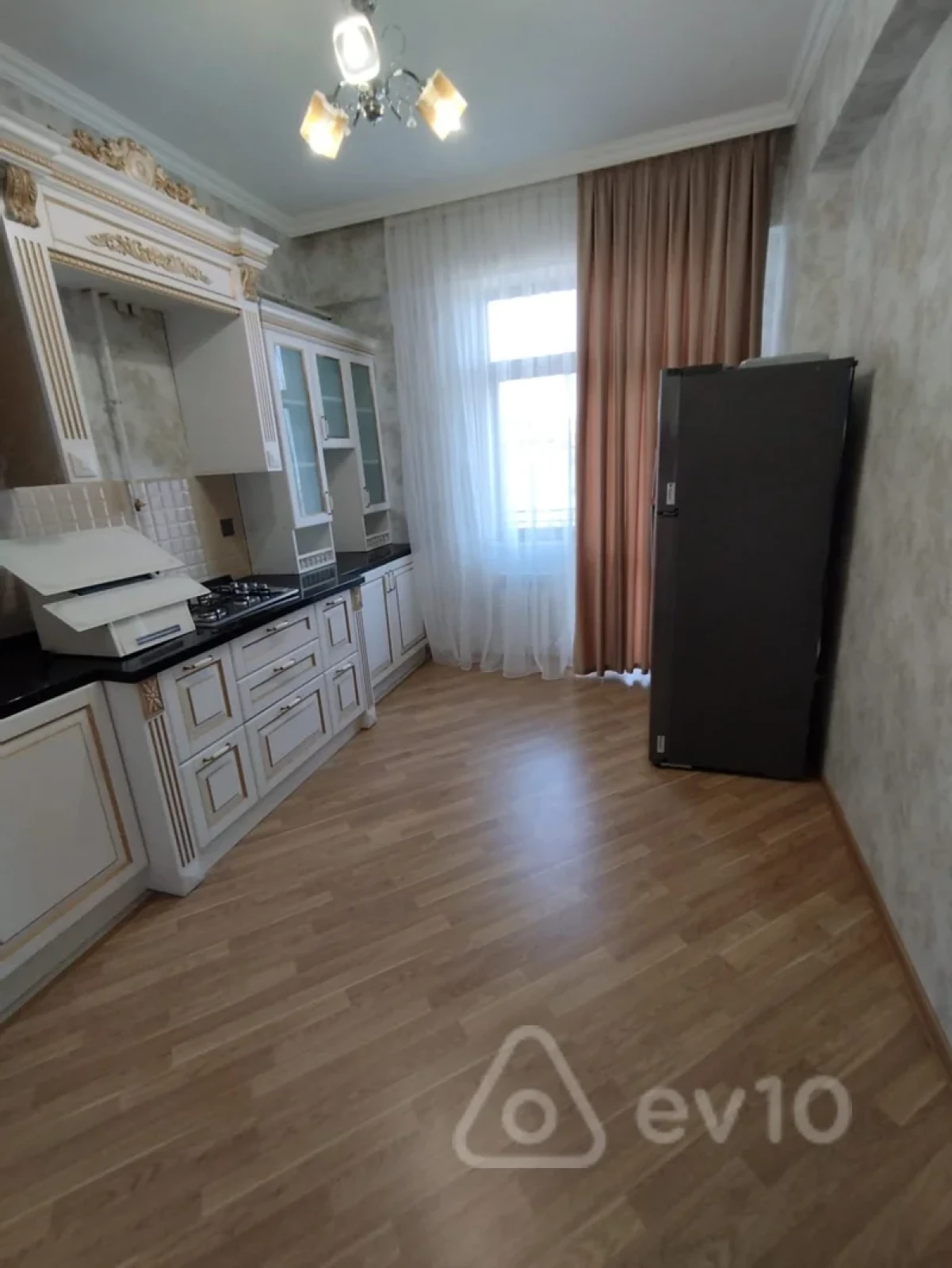 Kirayə verilir 3 otaqlı yeni tikili 112 m²