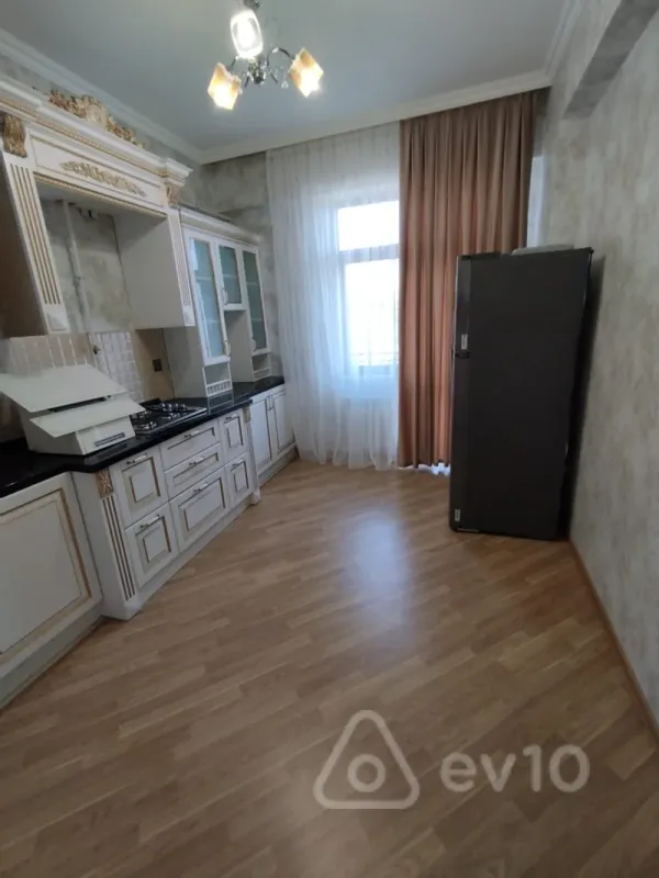 Kirayə verilir 3 otaqlı yeni tikili 112 m²