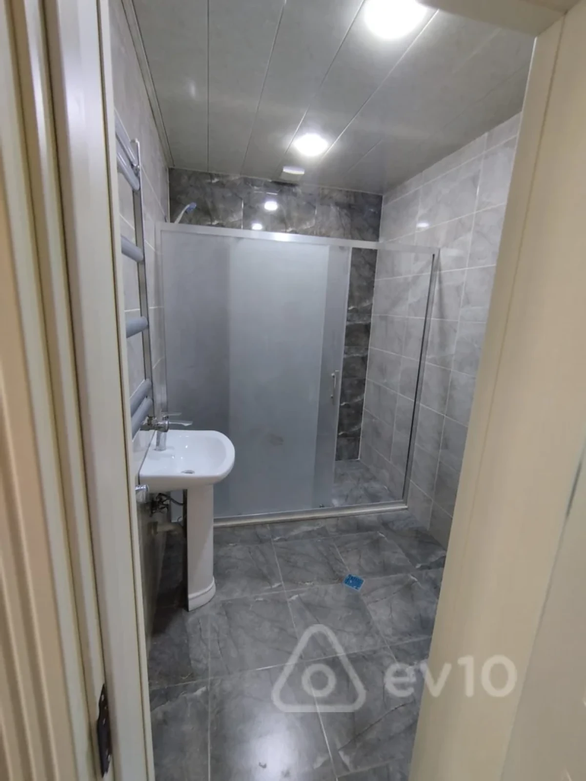 Kirayə verilir 3 otaqlı yeni tikili 112 m²