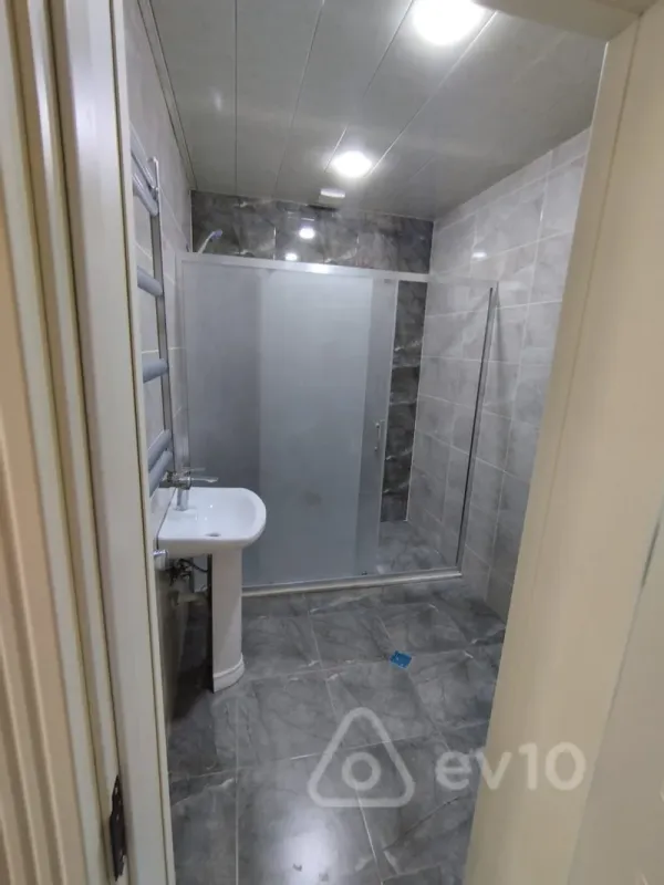 Kirayə verilir 3 otaqlı yeni tikili 112 m²