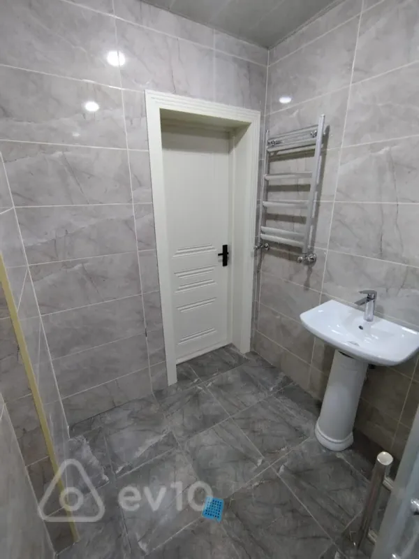 Kirayə verilir 3 otaqlı yeni tikili 112 m²