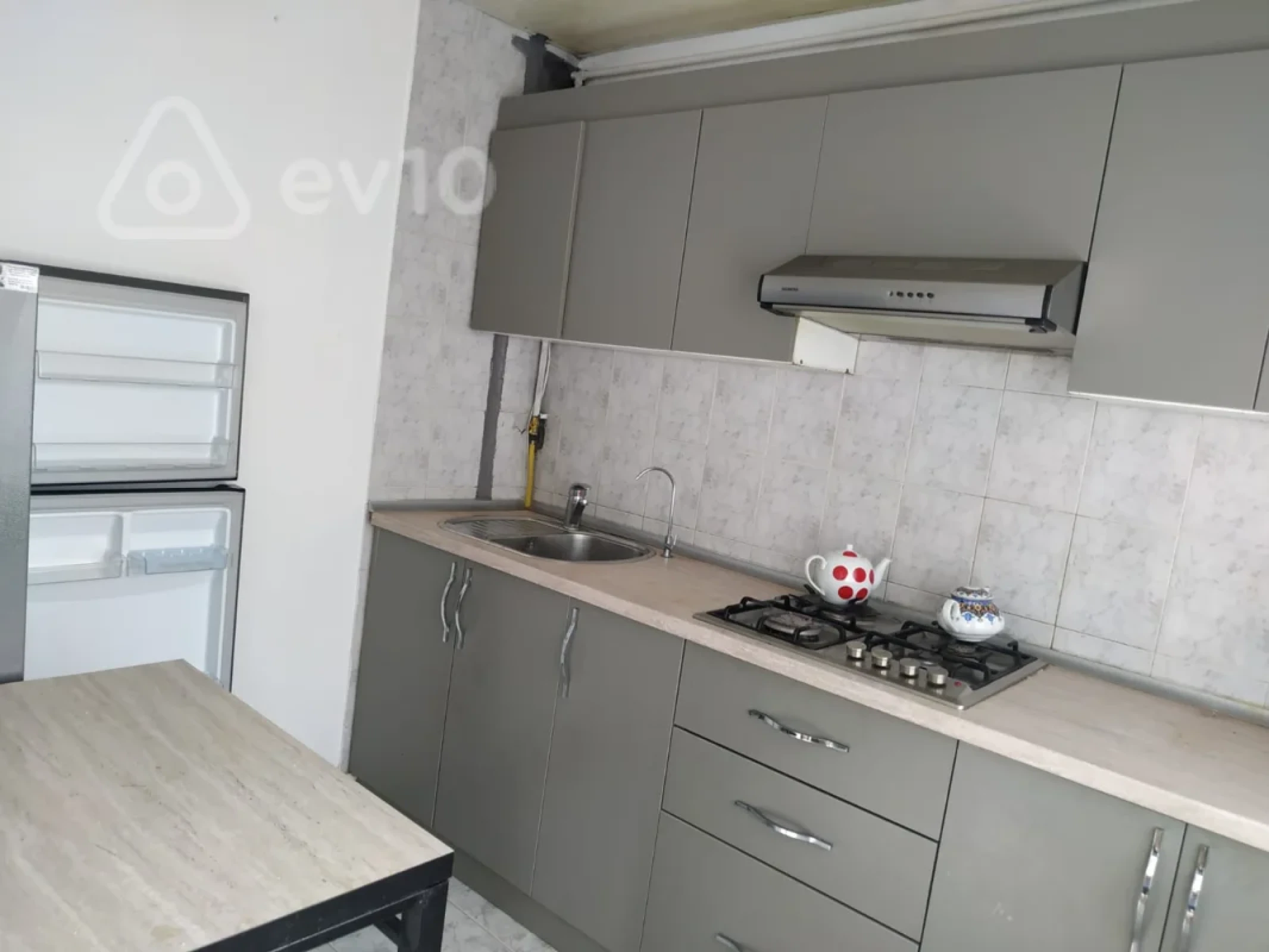 Kirayə verilir 3 otaqlı köhnə tikili 65 m²
