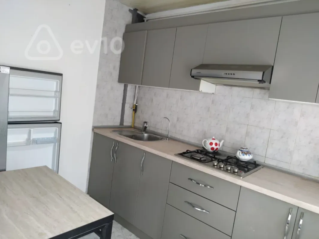 Kirayə verilir 3 otaqlı köhnə tikili 65 m²