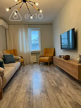 Satılır 2 otaqlı köhnə tikili 60 m²
