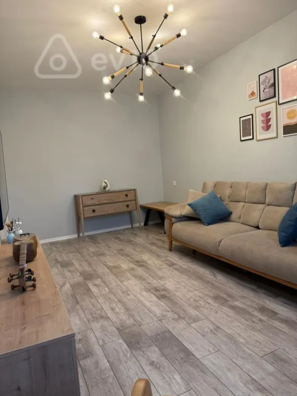 Satılır 2 otaqlı köhnə tikili 60 m²