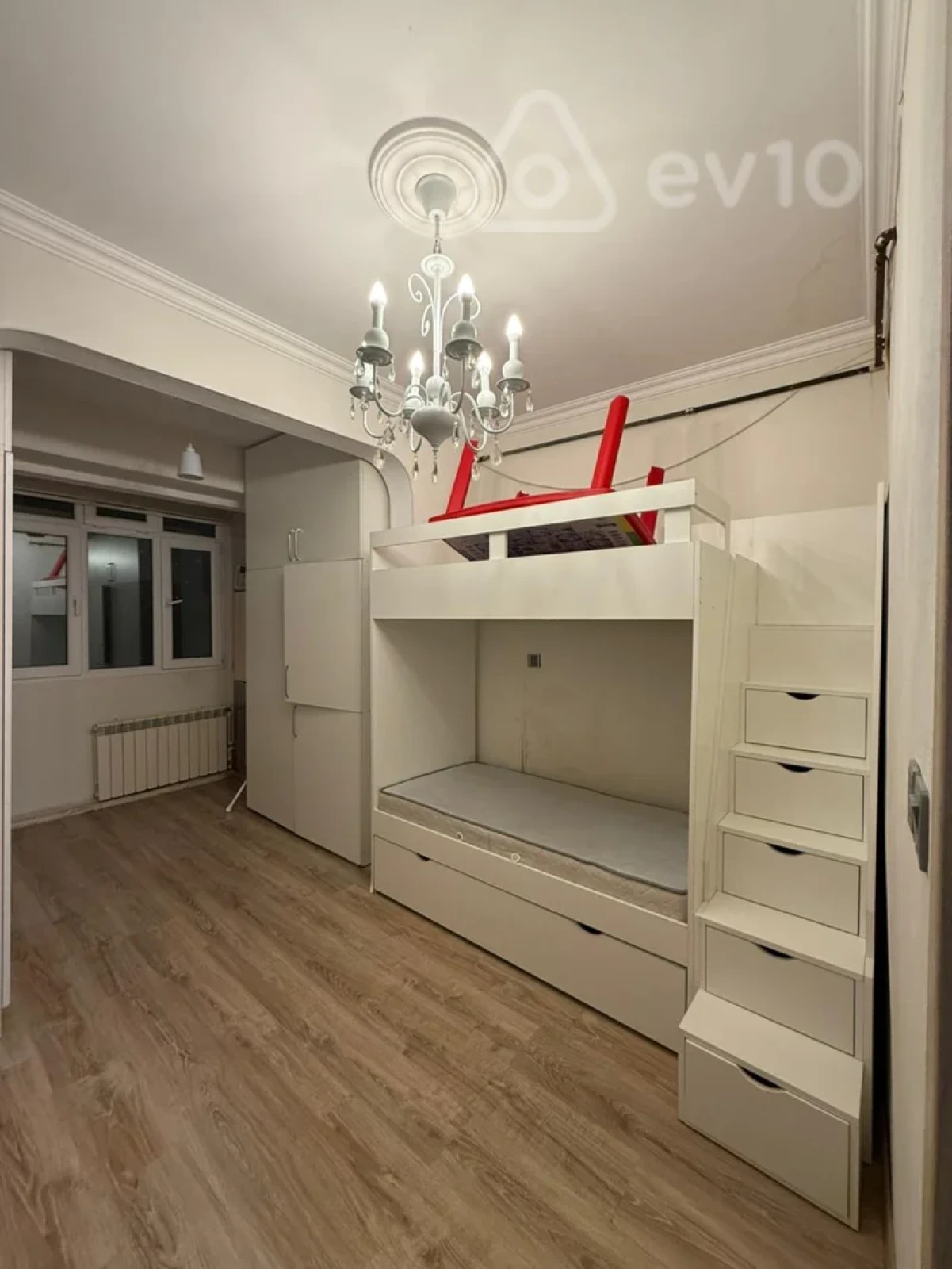 Kirayə verilir 3 otaqlı köhnə tikili 60 m²