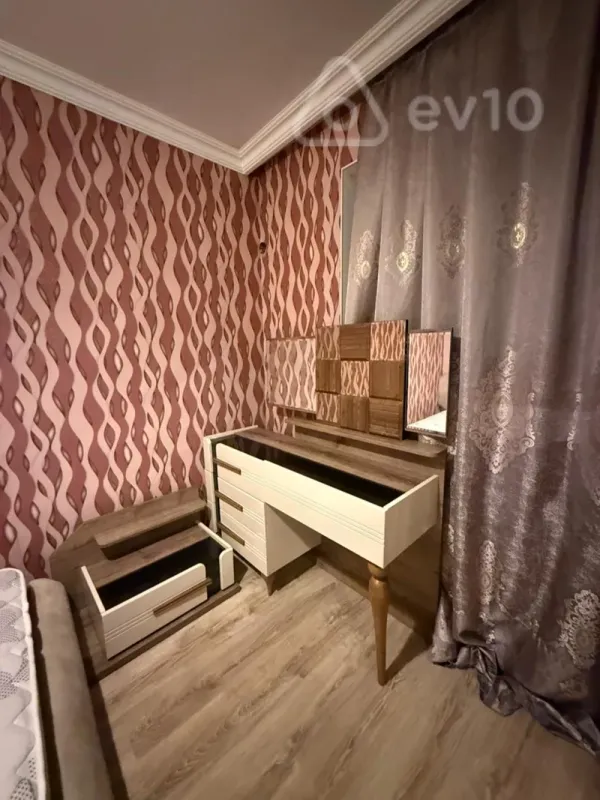Kirayə verilir 3 otaqlı köhnə tikili 60 m²