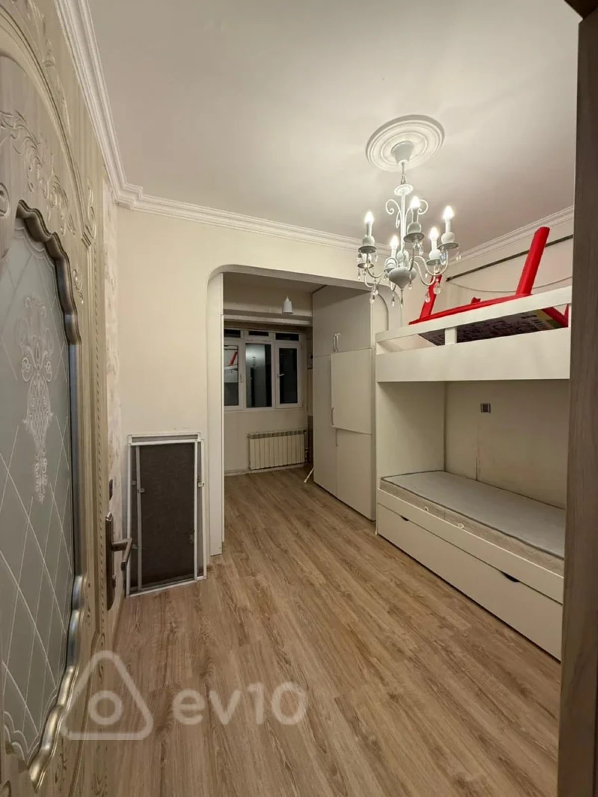 Kirayə verilir 3 otaqlı köhnə tikili 60 m²