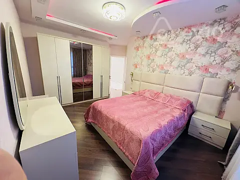 Kirayə verilir 3 otaqlı yeni tikili 120 m²