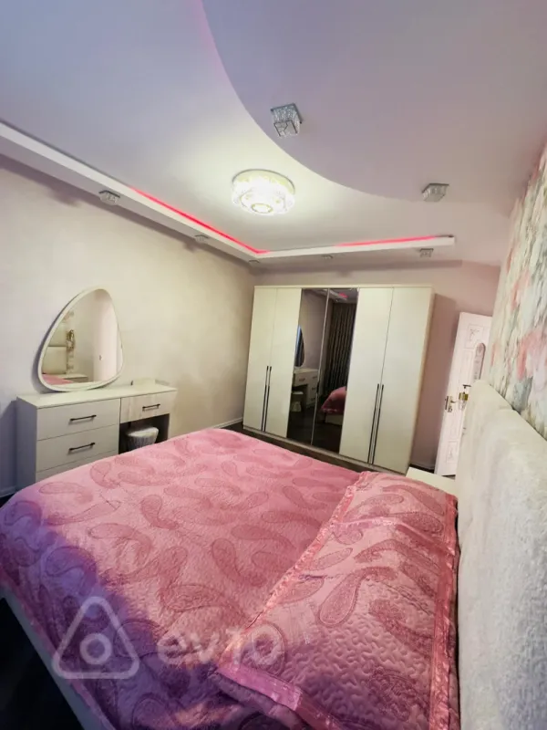 Kirayə verilir 3 otaqlı yeni tikili 120 m²