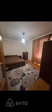 Kirayə verilir 2 otaqlı köhnə tikili 60 m²
