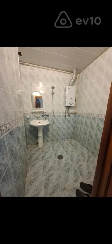 Kirayə verilir 2 otaqlı köhnə tikili 60 m²