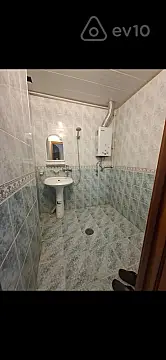 Kirayə verilir 2 otaqlı köhnə tikili 60 m²