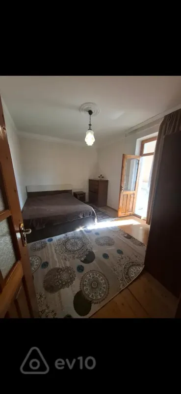 Kirayə verilir 2 otaqlı köhnə tikili 60 m²